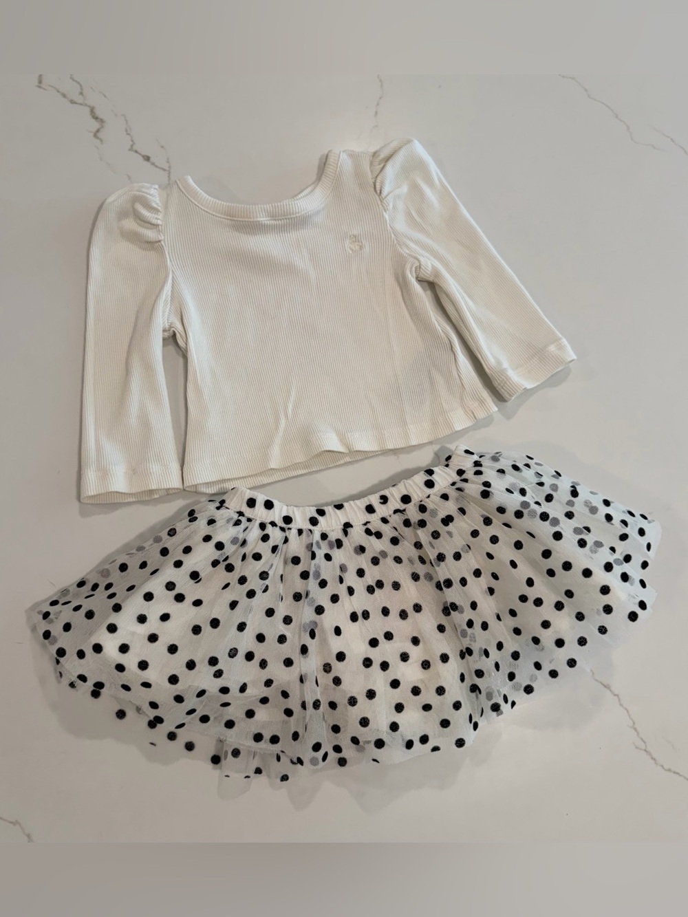 Gap Black and White Set